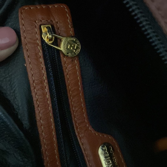 Fendi travel bag size 40 -great preloved condition -firm on price-firm - Picture 15 of 15